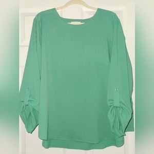 Woman's Van Heusen Blouse